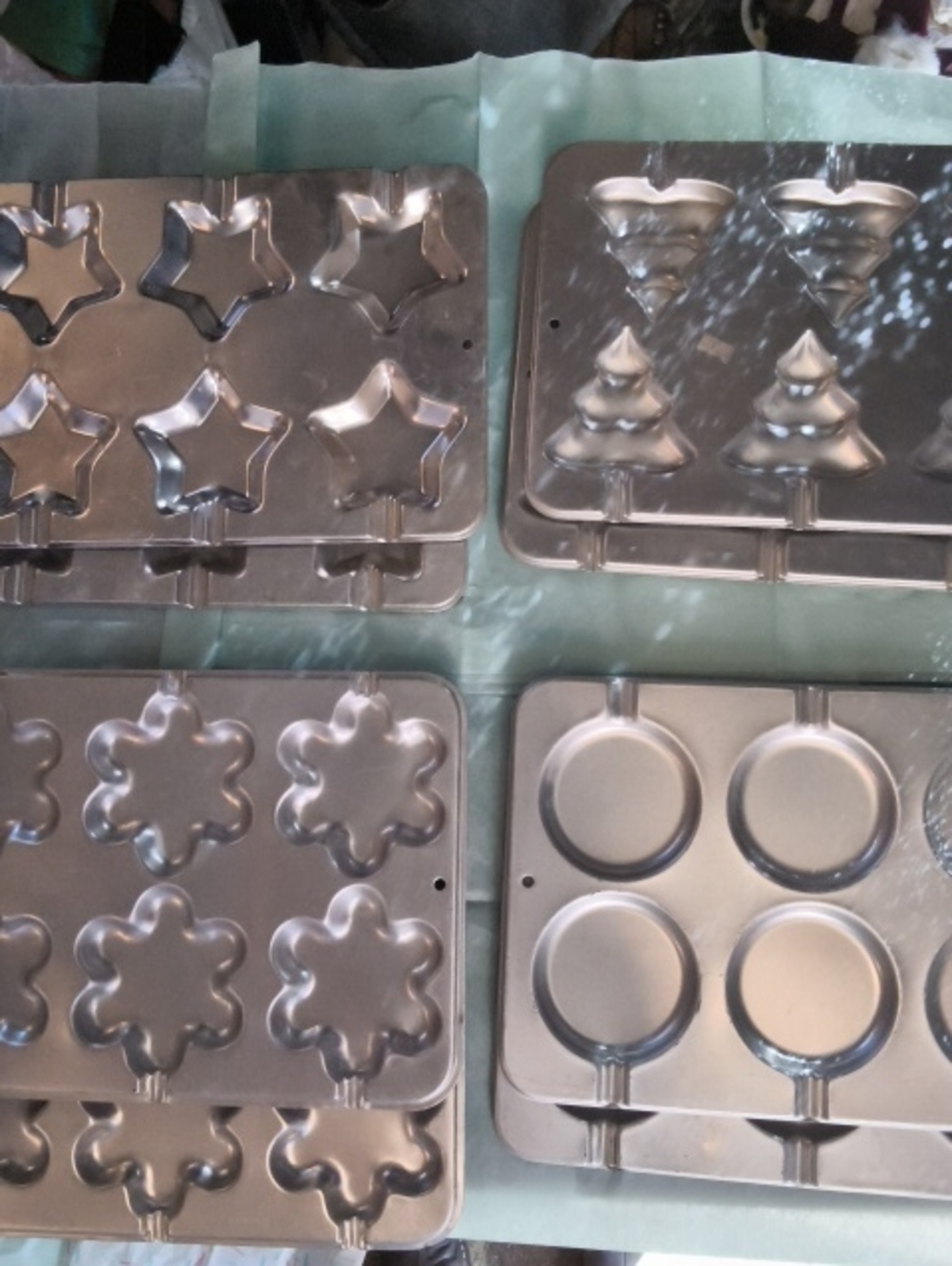Wilton Silver Holiday Mold Baking Tray Set